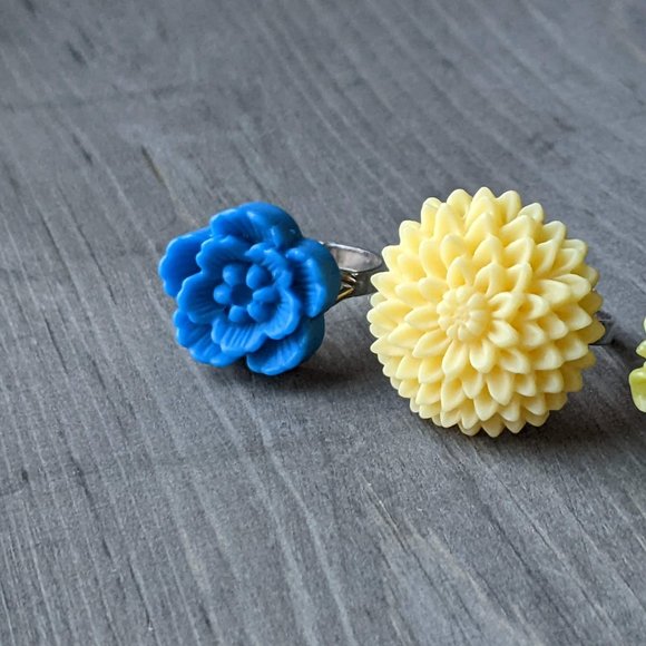 Floral Resin Rings Set of 3 - Blue Cherry Blossom, Yellow Mum, Green Dahlia - Picture 8 of 13